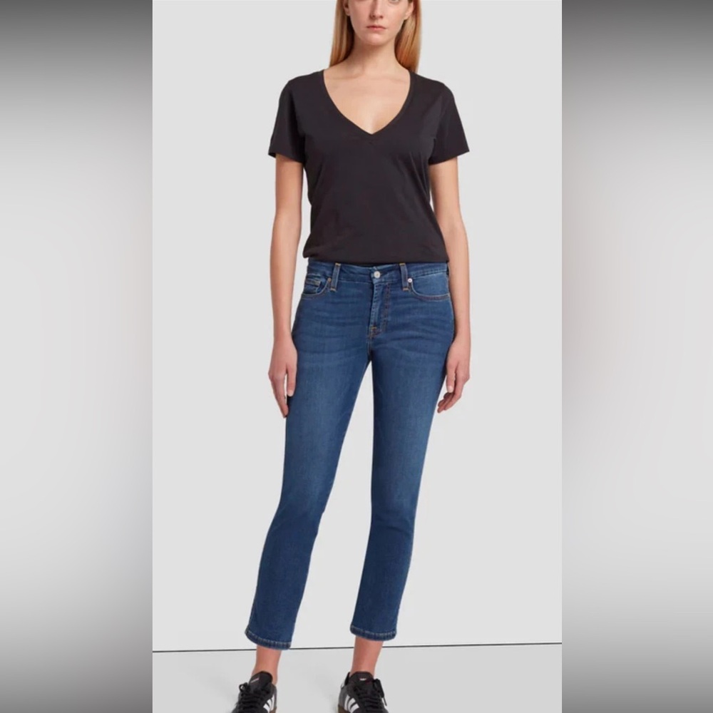 7 For All Mankind Kimmie Mid Rise Cropped Straight Jeans in Duchess 26